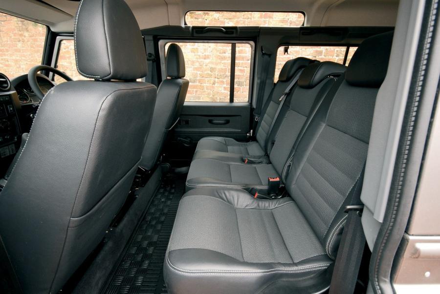  Land Rover Defender 2006 года  (фото 32 из 227)